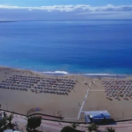 Cristianos Plaza * Los Cristianos (Tenerife)